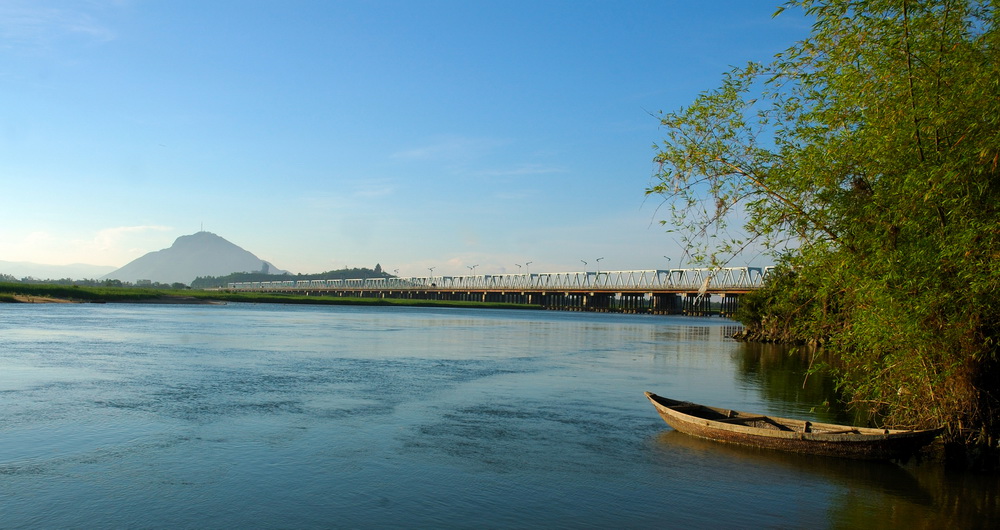 Núi Nhạn - sông Đà Rằng biểu tượng của Phú Yên