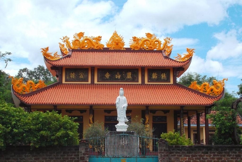 Chánh điện của chùa Nhạn Sơn