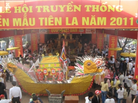 Lễ hội ở đền Tiên La