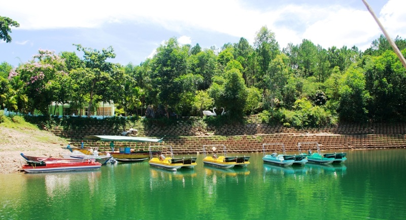 Một góc khu sinh thái hồ Phú Ninh