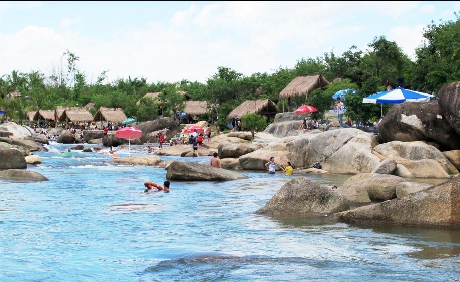 Du lịch Suối Thạch Lâm