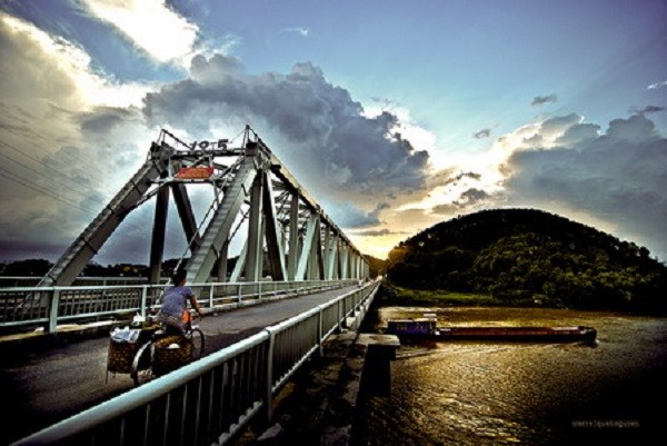 Du lịch Cầu Hàm Rồng: Đến với du lịch Cầu Hàm Rồng, bạn sẽ được khám phá cây cầu dây văng lớn nhất Đông Nam Á với kiến trúc độc đáo. Bạn sẽ được trải nghiệm những cung đường đầy màu sắc và tận hưởng khung cảnh thiên nhiên tuyệt vời.