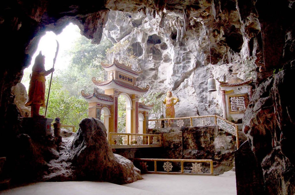 Du lịch Quần thể di tích chùa - động Địch Lộng